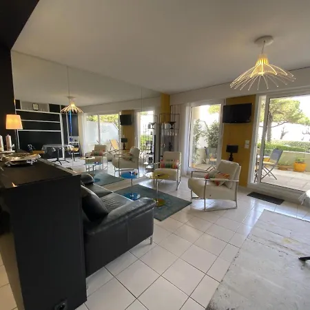 Moderne Avec Terrasse Vue Et Parking A - Fr-1-474-205