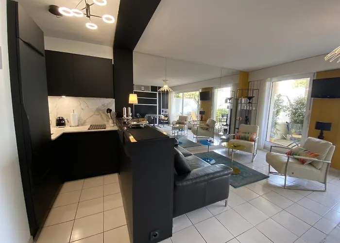 Moderne Avec Terrasse Vue Et Parking A - Fr-1-474-205