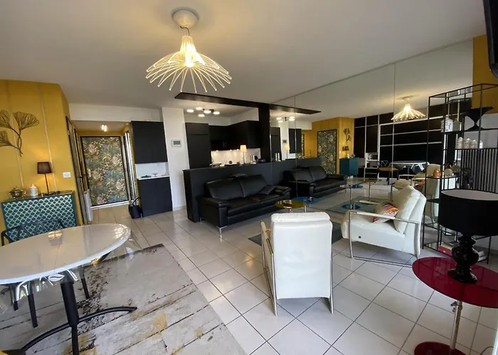 Moderne Avec Terrasse Vue Et Parking A - Fr-1-474-205 *